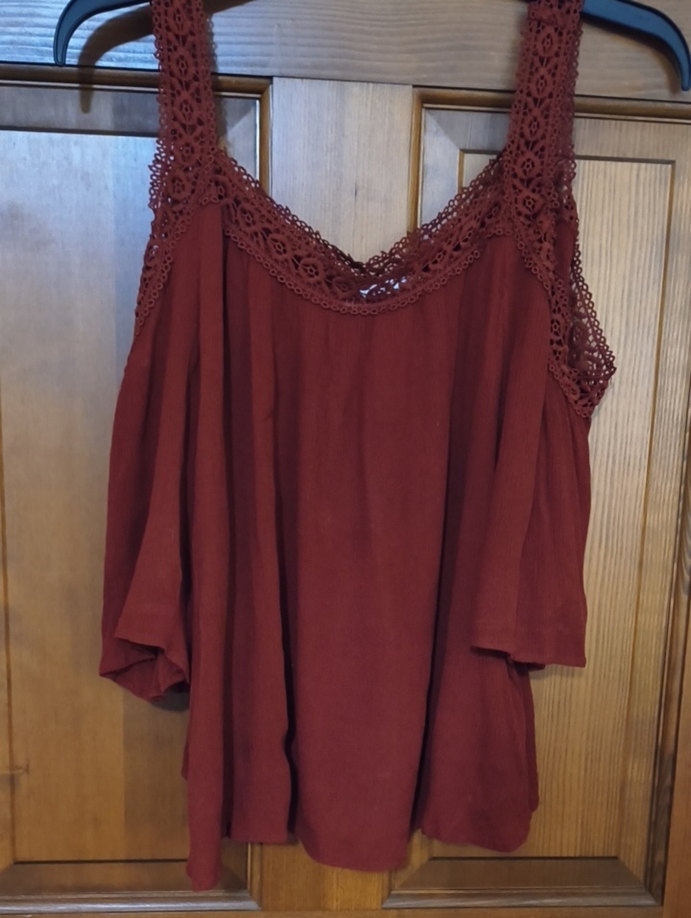 Pull&Bear Burgundy Lace-Trim Cold Shoulder Tunic Size M
